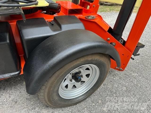 JLG T 350 Εναέριες πλατφόρμες τοποθετημένες σε ρυμούλκα
