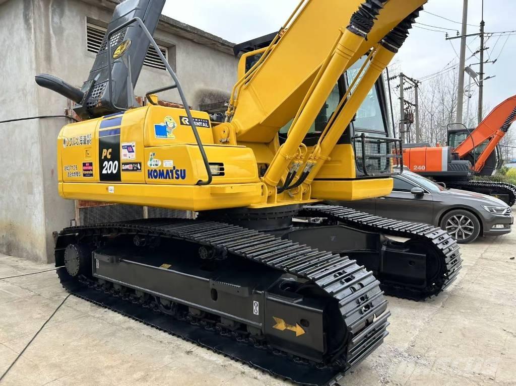 Komatsu 200 Εκσκαφείς με ερπύστριες