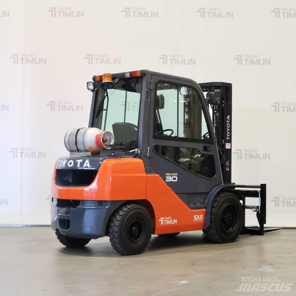 Toyota 02-8FGF30 Περονοφόρα ανυψωτικά κλαρκ με φυσικό αέριο LPG