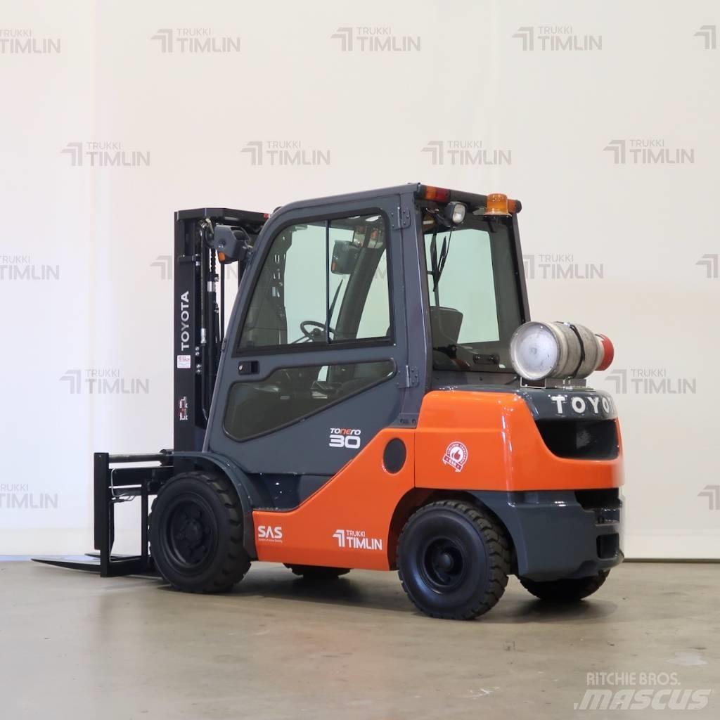 Toyota 02-8FGF30 Περονοφόρα ανυψωτικά κλαρκ με φυσικό αέριο LPG
