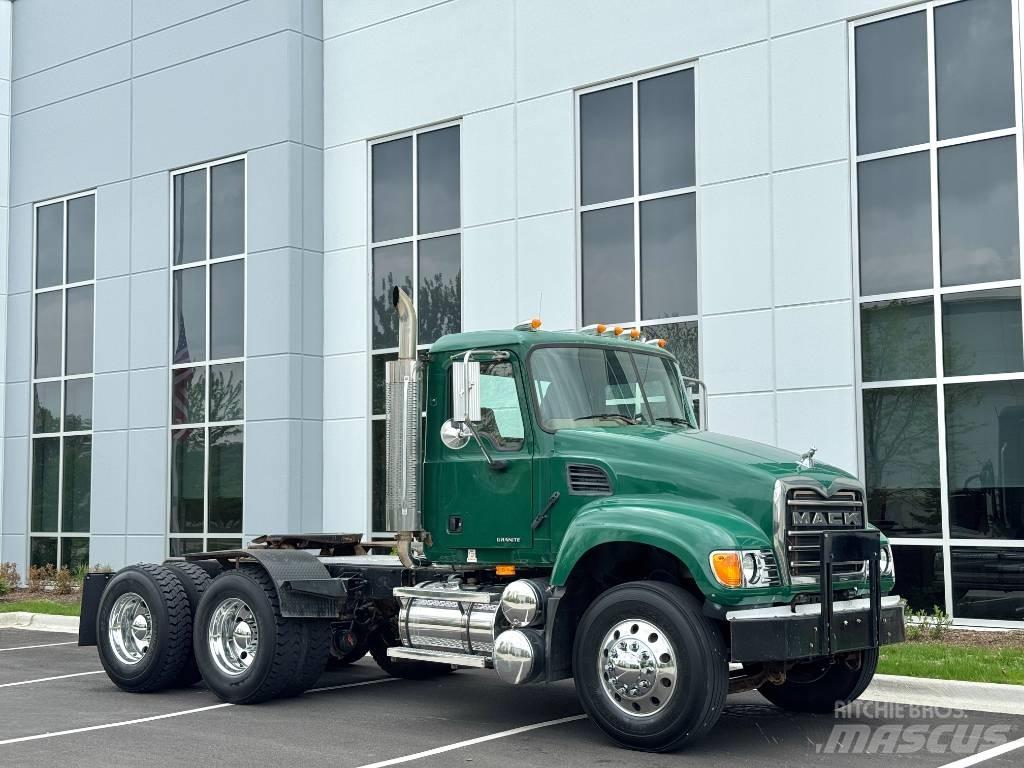 Mack Granite CV713 Τράκτορες