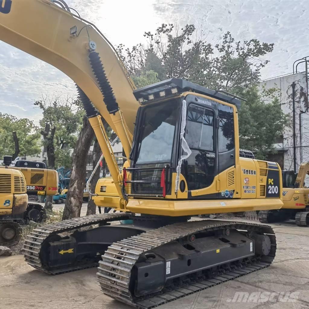 Komatsu PC 200 Εκσκαφείς με ερπύστριες