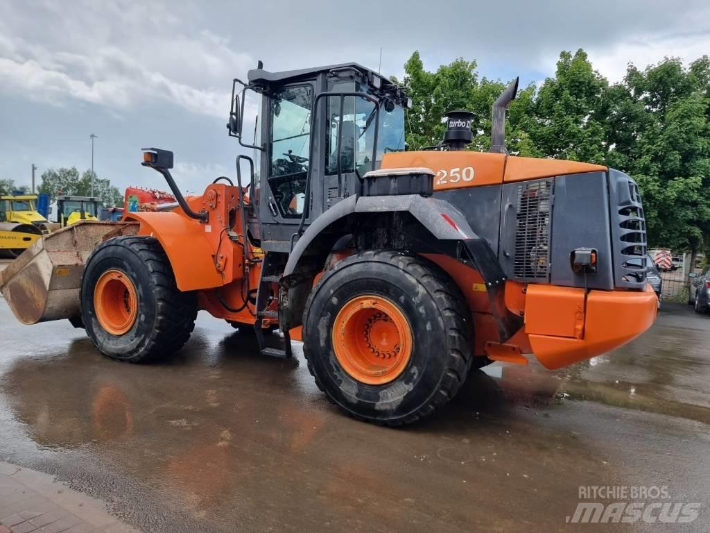 Hitachi ZW 250 Φορτωτές με λάστιχα (Τροχοφόροι)
