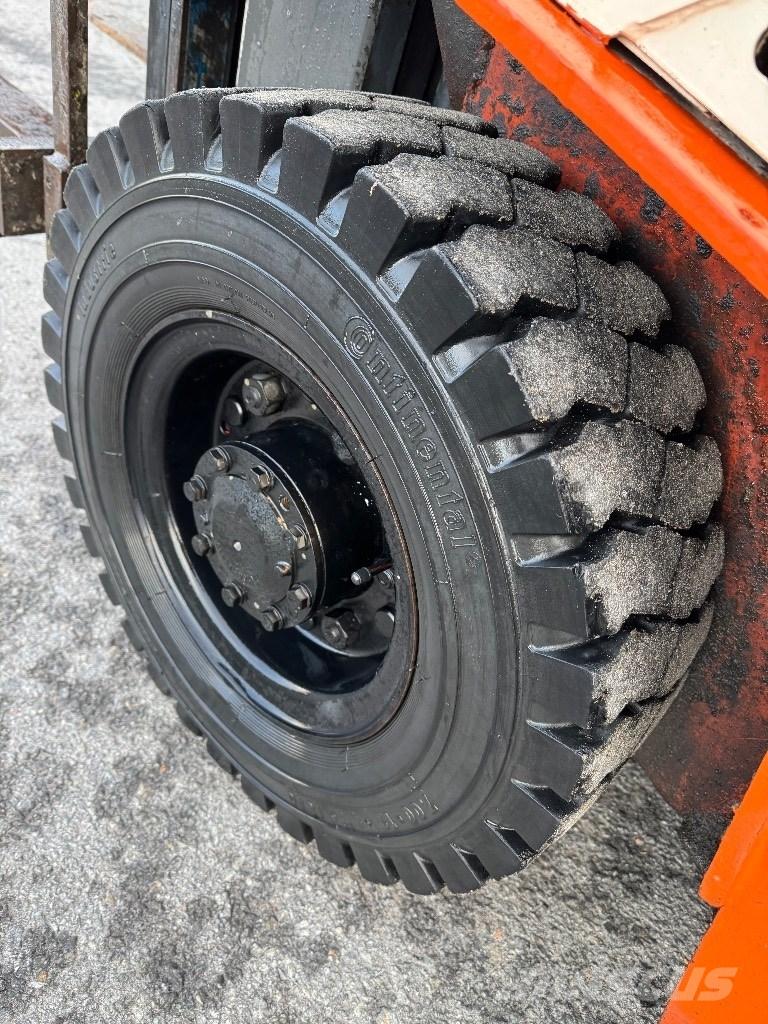 Nissan 25 Περονοφόρα ανυψωτικά κλαρκ με φυσικό αέριο LPG