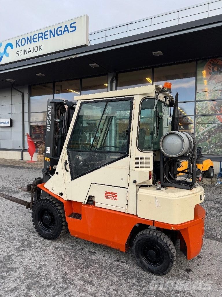 Nissan 25 Περονοφόρα ανυψωτικά κλαρκ με φυσικό αέριο LPG