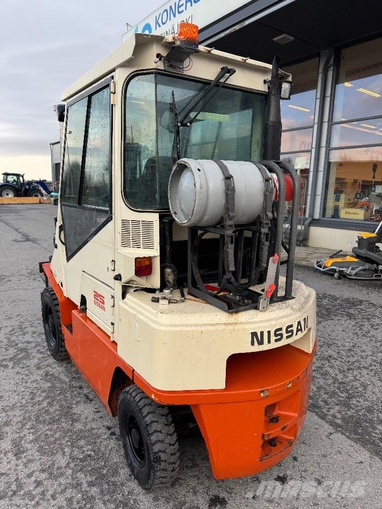 Nissan 25 Περονοφόρα ανυψωτικά κλαρκ με φυσικό αέριο LPG