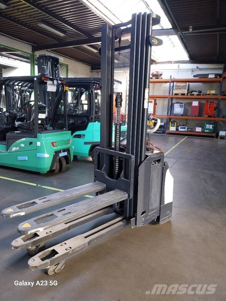 Crown ESi40001.6TT Παλετοφόρα πεζού χειριστή με ιστό
