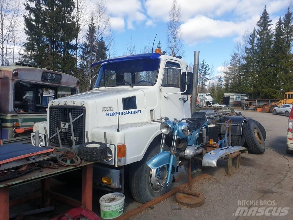 Volvo N7 4X2 Φορτηγά με γερανό & γάτζο