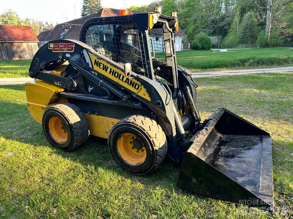 New Holland L 225 Φορτωτάκια