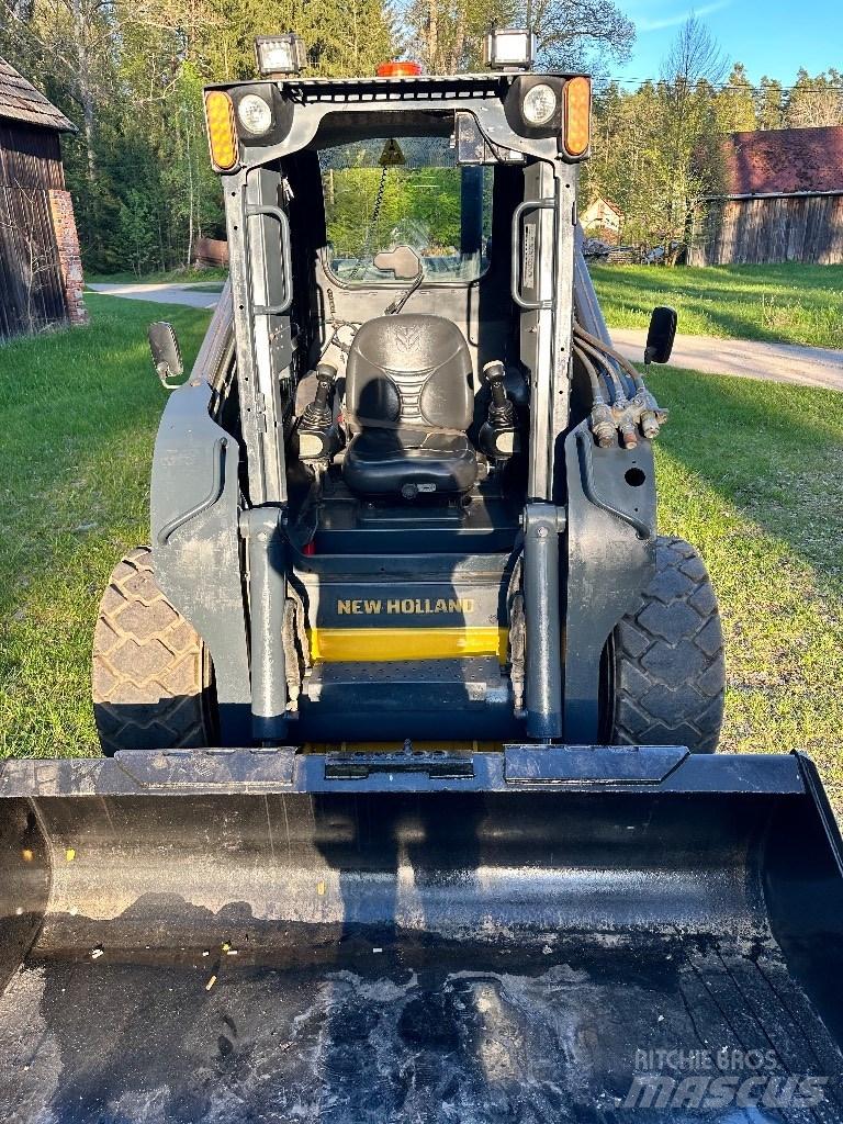 New Holland L 225 Φορτωτάκια