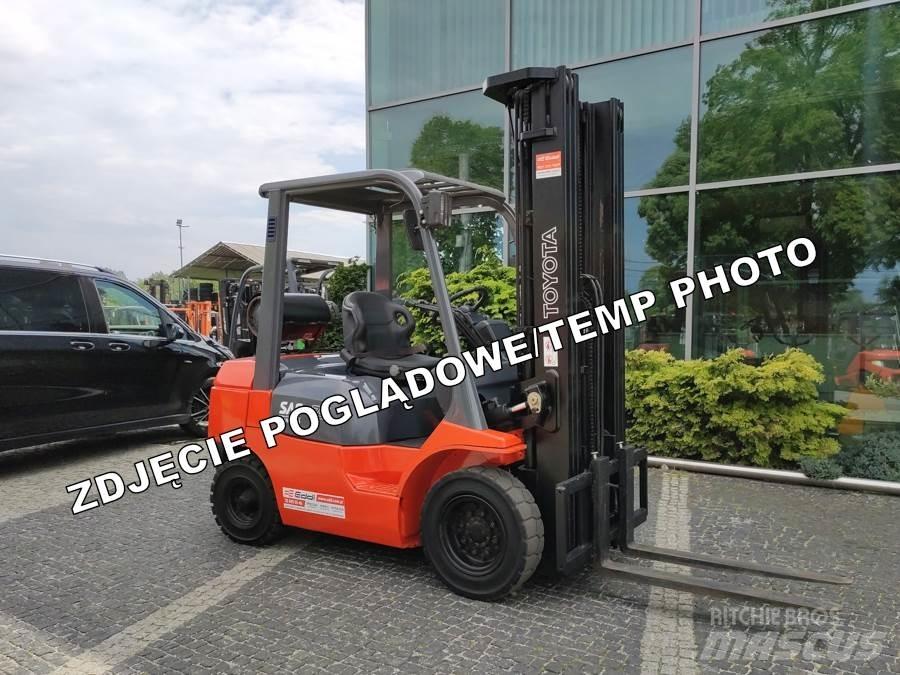 Toyota 42-7FGF20 Περονοφόρα ανυψωτικά κλαρκ με φυσικό αέριο LPG