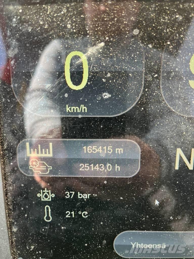 Komatsu 911.6 Θεριζοαλωνιστικές μηχανές