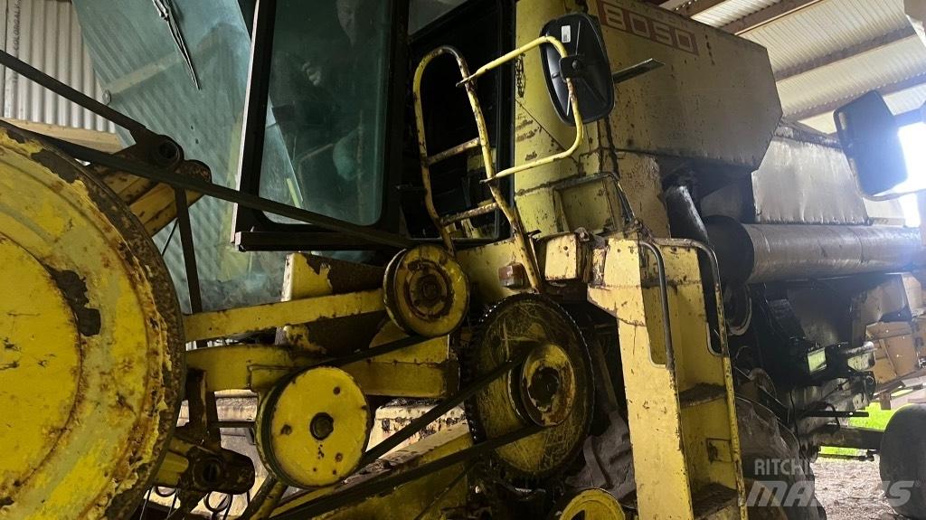 New Holland 8050 Θεριζοαλωνιστικές μηχανές