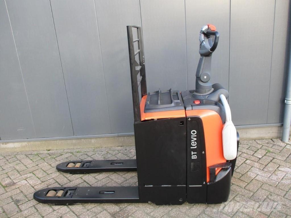 Toyota LPE250 Χειροκίνητο περονοφόρο ανυψωτικό με πλατφόρμα