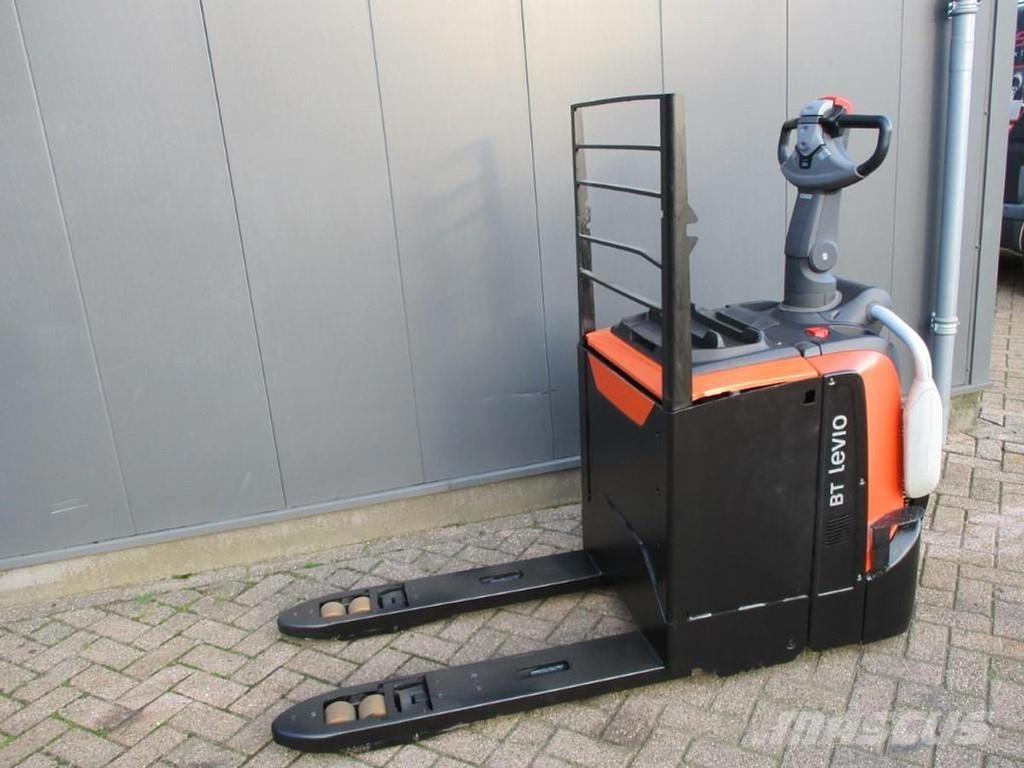 Toyota LPE250 Χειροκίνητο περονοφόρο ανυψωτικό με πλατφόρμα