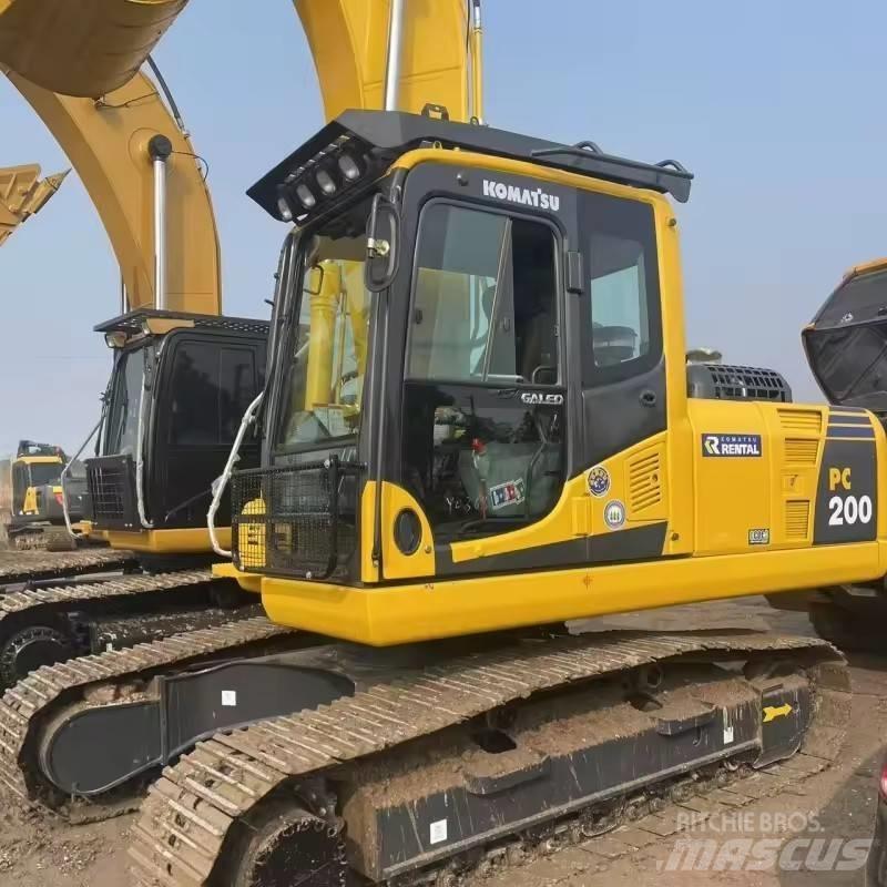 Komatsu PC 200 Εκσκαφείς με ερπύστριες