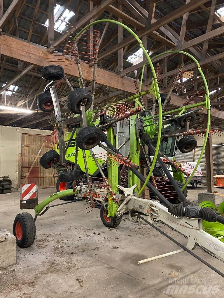 CLAAS Liner 2700 Αναμοχλευτήρες