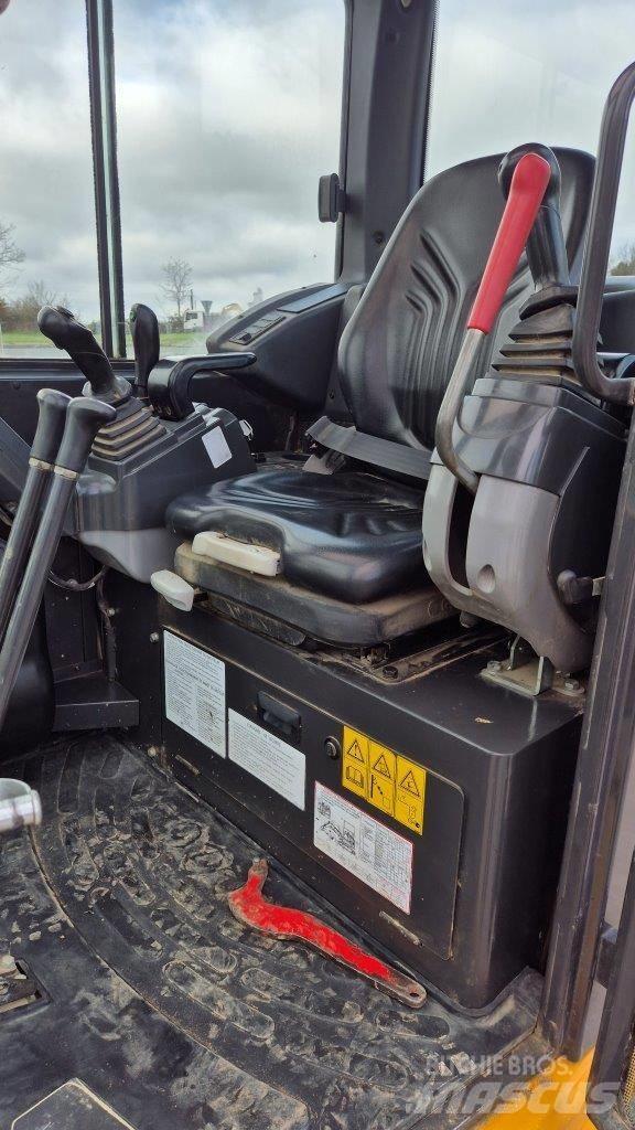 Kato HD 30V4 Εκσκαφείς Φορτωτές τύπου JCB