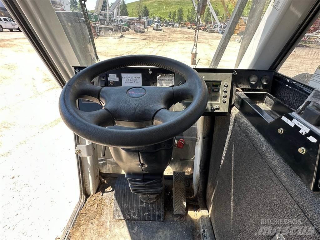 National 1100 Φορτηγά με Γερανό