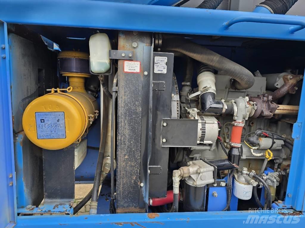 Aichi SR 21 A Ανυψωτήρες με τηλεσκοπικό βραχίονα