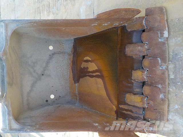 Kato HD823MR-6 Εκσκαφείς με ερπύστριες