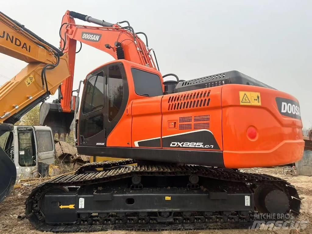 Doosan DX225LC-9C Εκσκαφείς με ερπύστριες