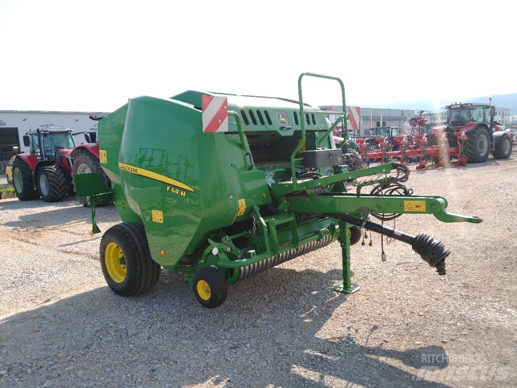 John Deere F441M Πρέσες κυλινδρικών δεμάτων