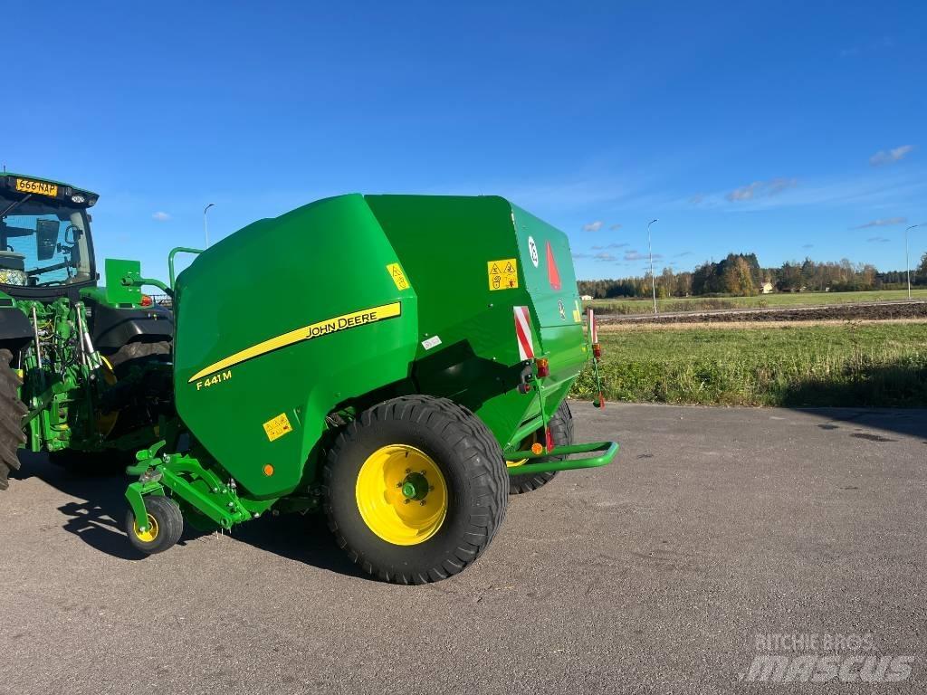 John Deere F441M Πρέσες κυλινδρικών δεμάτων