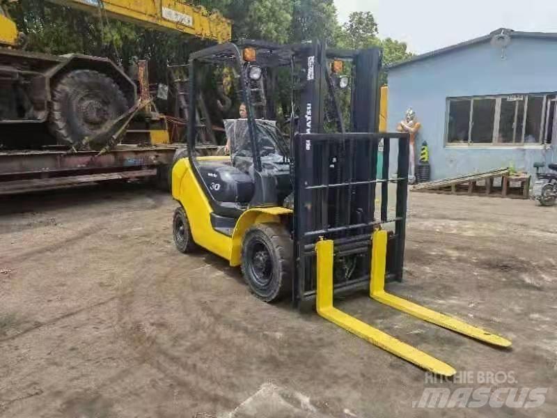 Komatsu 3Ton Πετρελαιοκίνητα Κλαρκ