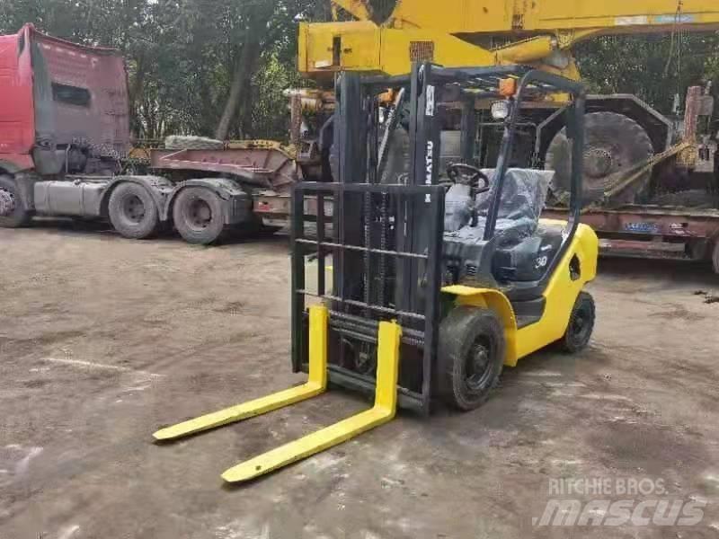 Komatsu 3Ton Πετρελαιοκίνητα Κλαρκ