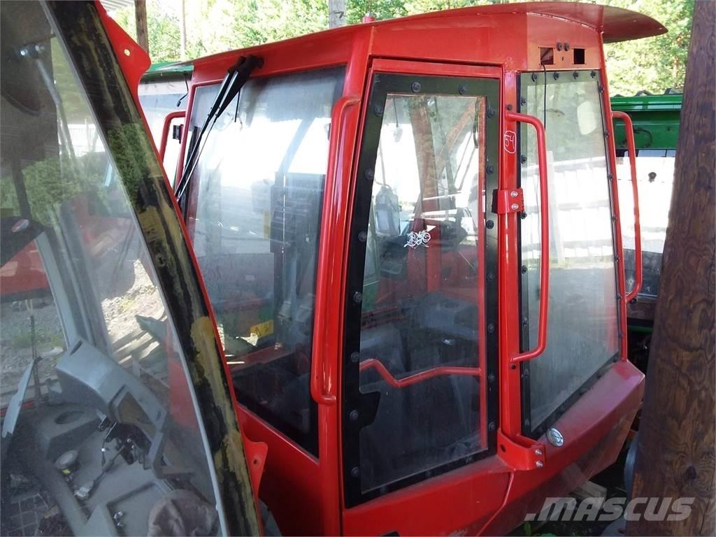 Komatsu 895 Καμπίνες και εσωτερικό