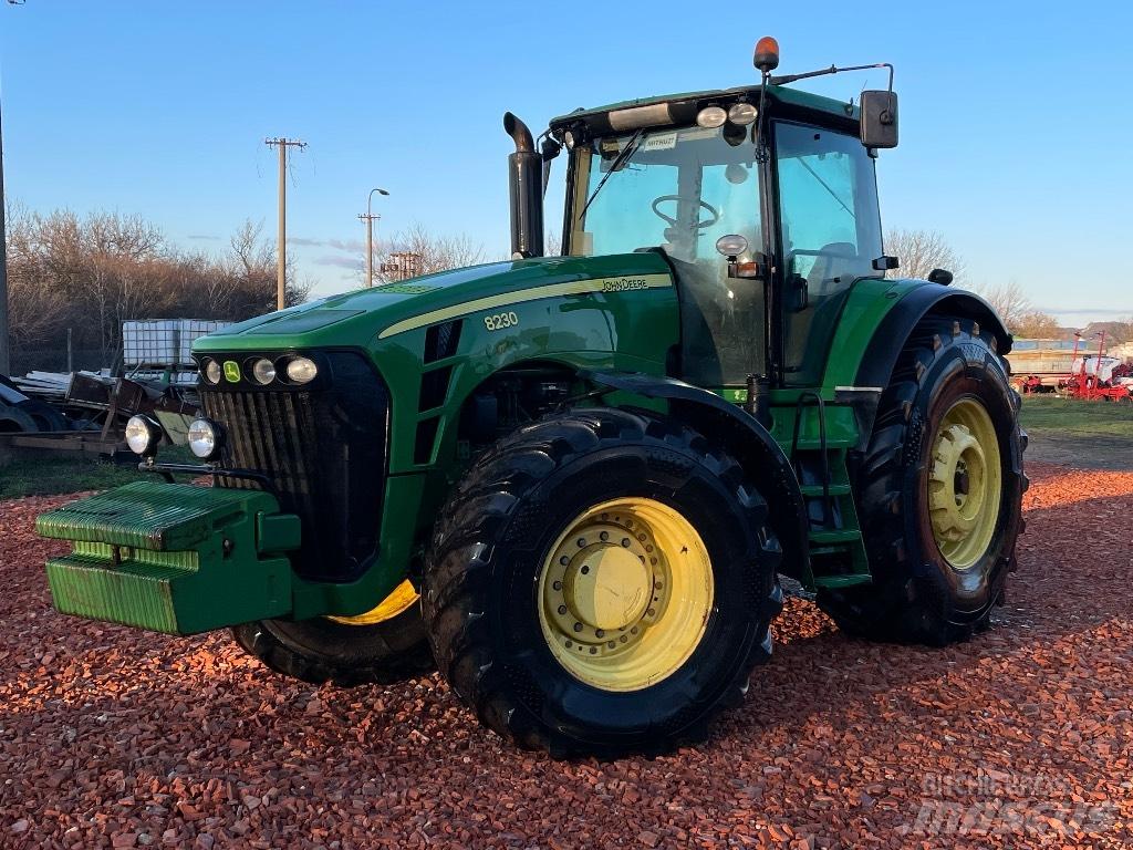 John Deere 8230 Τρακτέρ