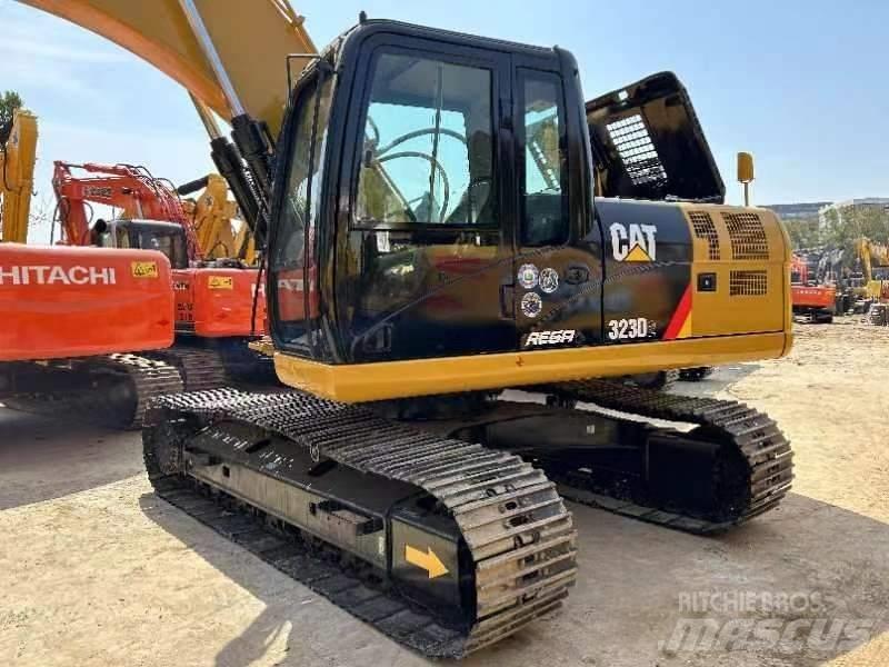 CAT 323 D Εκσκαφείς με ερπύστριες