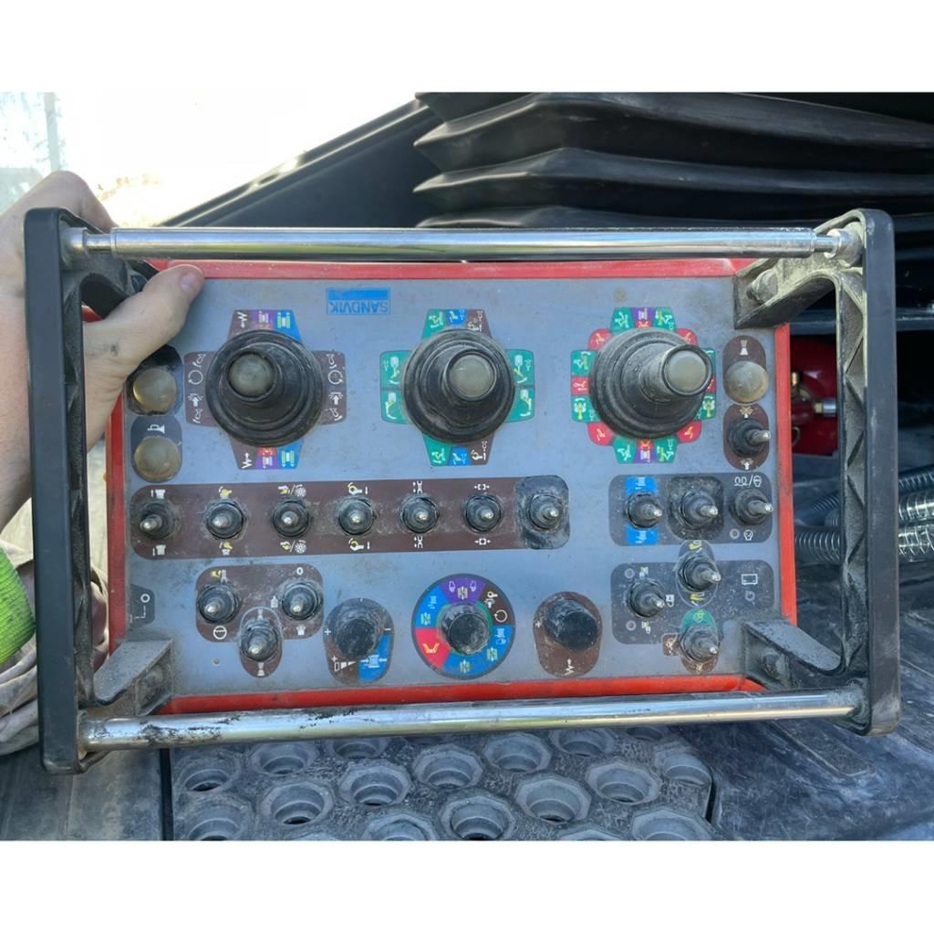 Sandvik DX800i Εξοπλισμός επιφανειακών γεωτρήσεων