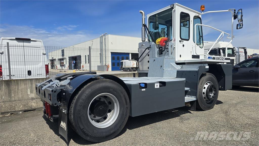 MOL YM225 Νταλίκες μεταφοράς εμπορευματοκιβωτίων