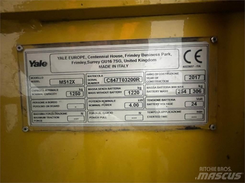 Yale MS12X Παλετοφόρα πεζού χειριστή με ιστό