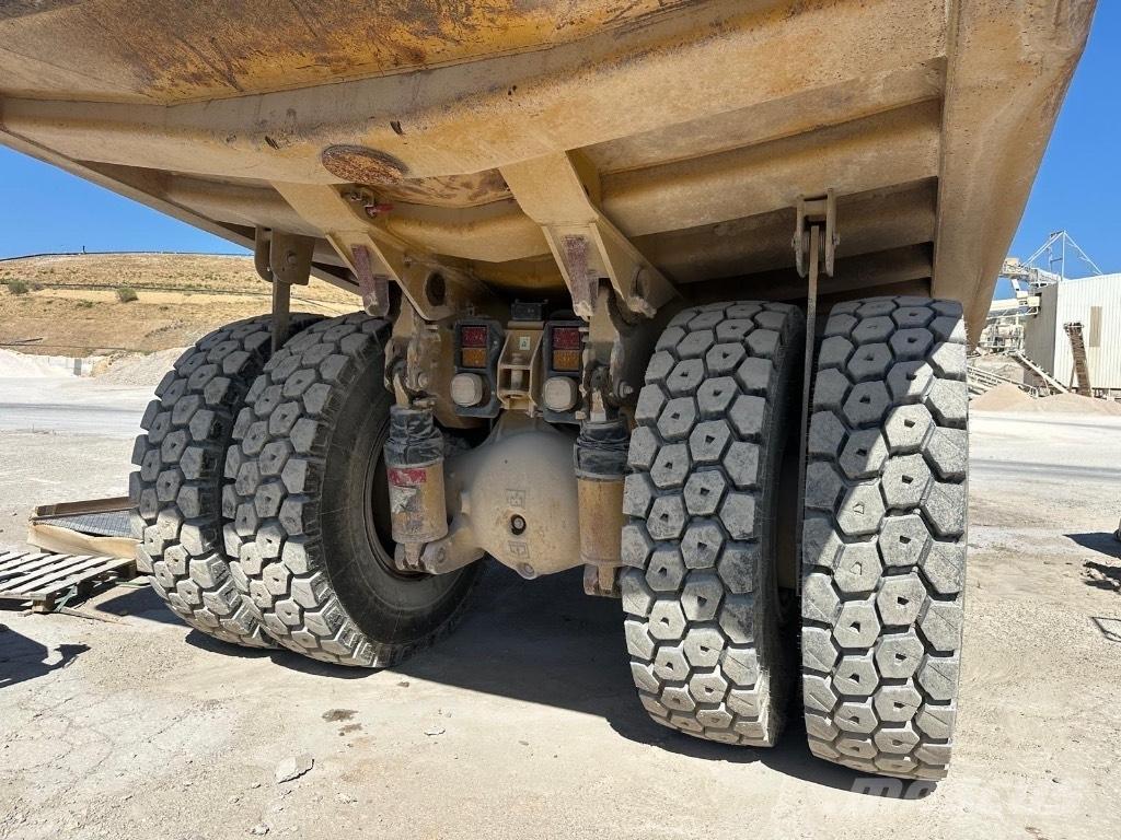 CAT 769D Άκαμπτα Dumper με ανατρεπόμενο κάδο