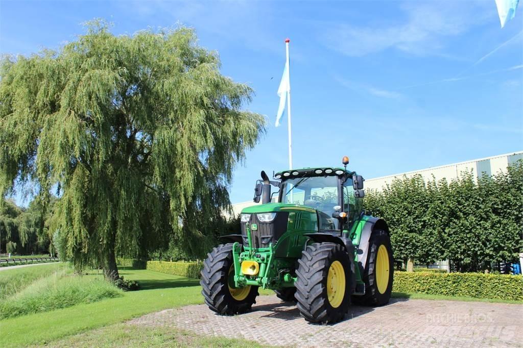 John Deere 6215R Τρακτέρ