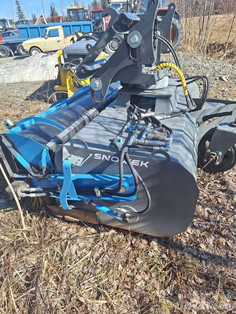 Snowek Circulus 220M Διαστρωτήρες άμμου και αλατιού