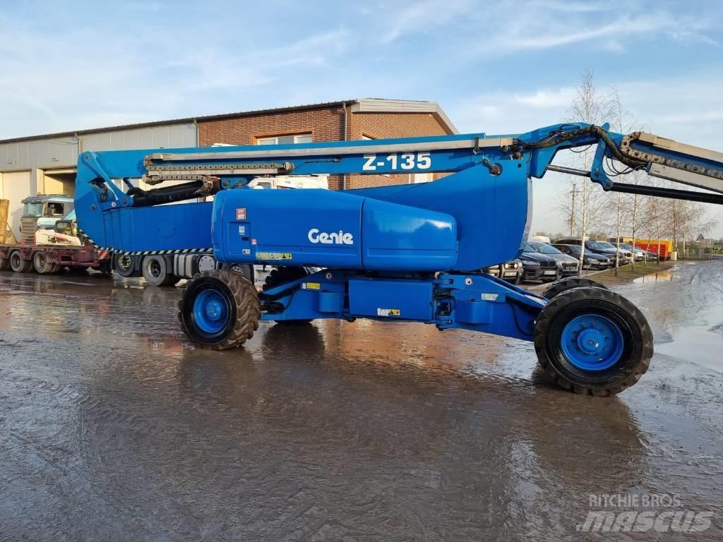 Genie Z 135 4x4 Ανυψωτήρες με αρθρωτό βραχίονα