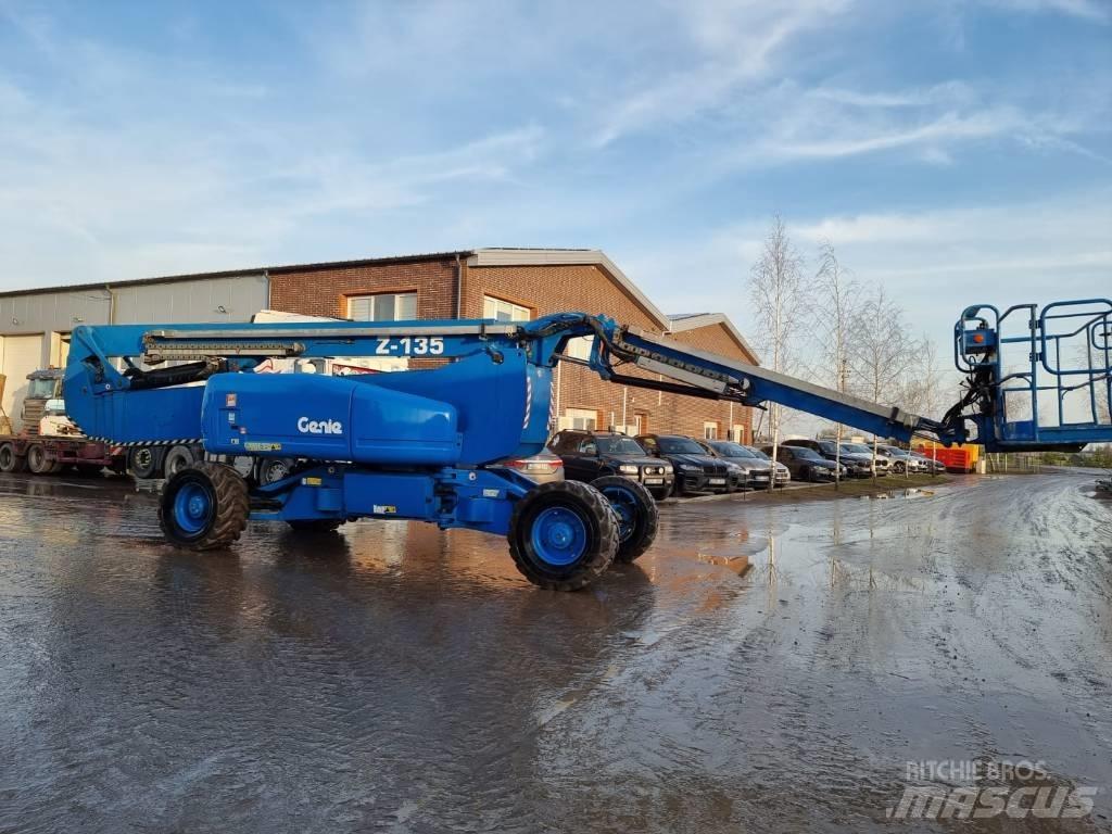Genie Z 135 4x4 Ανυψωτήρες με αρθρωτό βραχίονα
