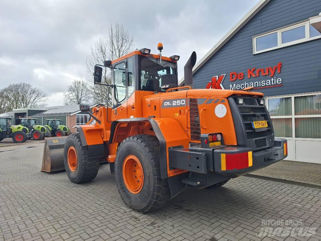 Doosan DL250 Φορτωτές με λάστιχα (Τροχοφόροι)