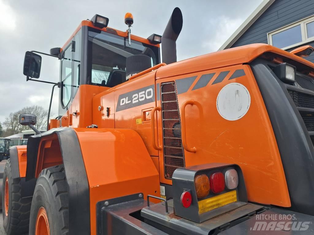 Doosan DL250 Φορτωτές με λάστιχα (Τροχοφόροι)