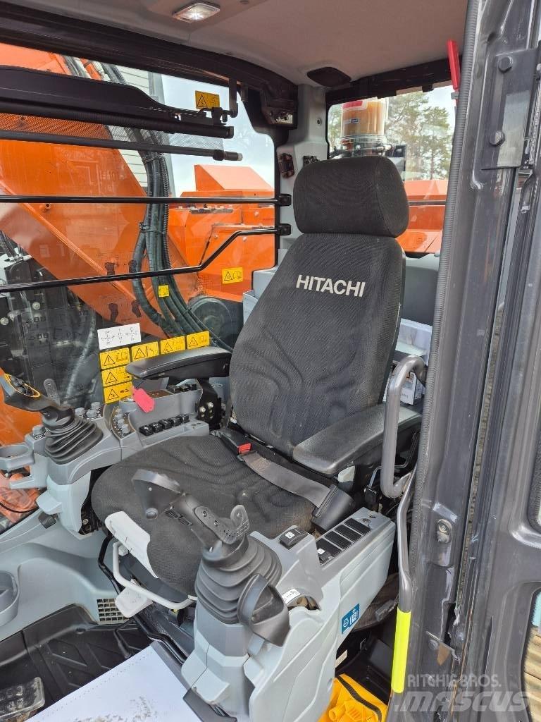 Hitachi ZX 135 US -7 Εκσκαφείς με ερπύστριες