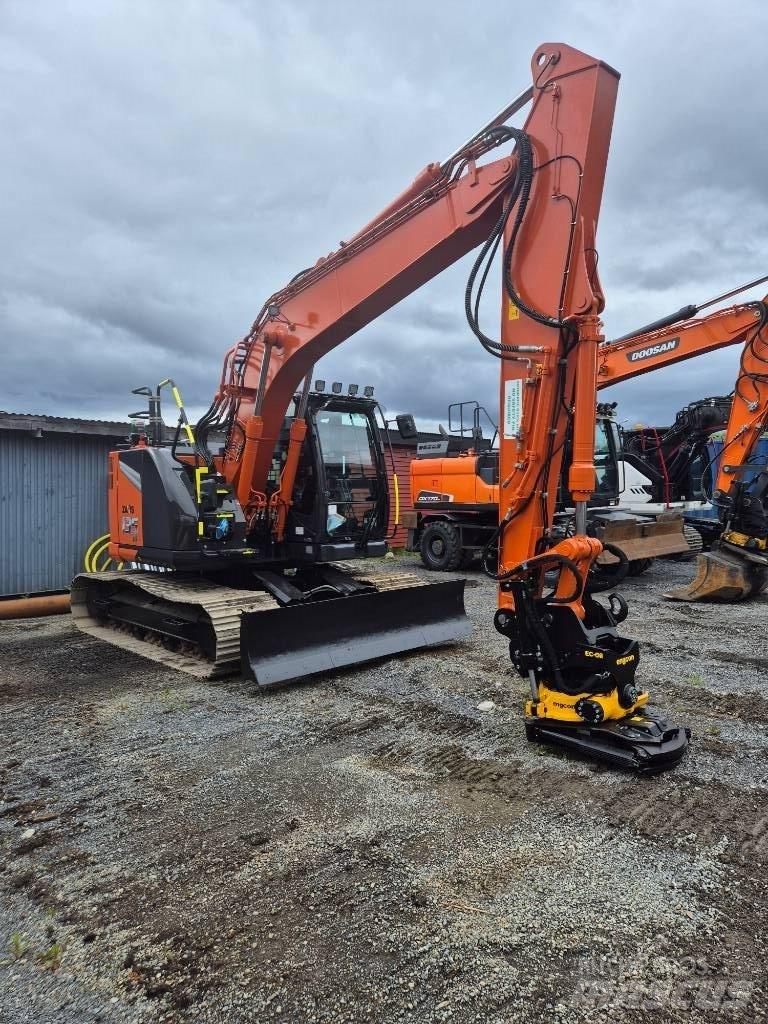 Hitachi ZX 135 US -7 Εκσκαφείς με ερπύστριες