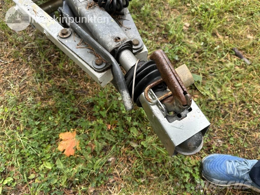 Dino 180 T Εναέριες πλατφόρμες τοποθετημένες σε ρυμούλκα