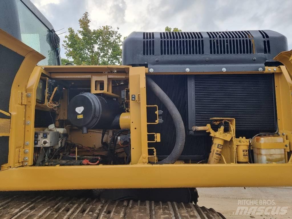 CAT 330 D Εκσκαφείς με ερπύστριες