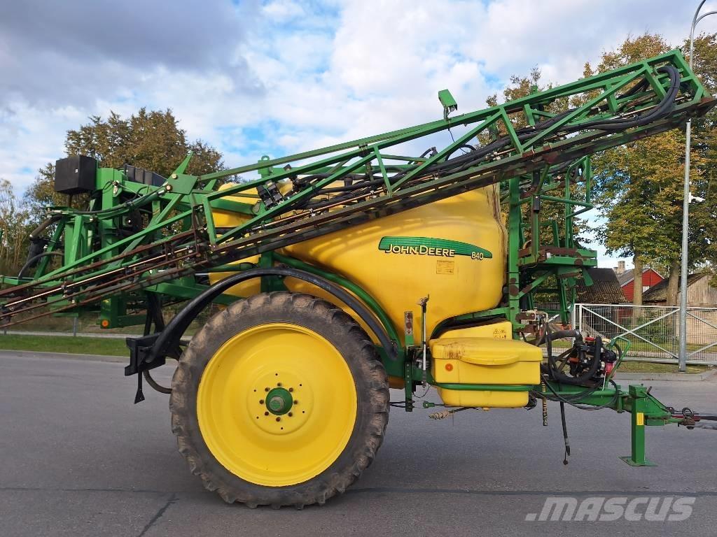 John Deere 840 Ρυμουλκούμενα ψεκαστικά