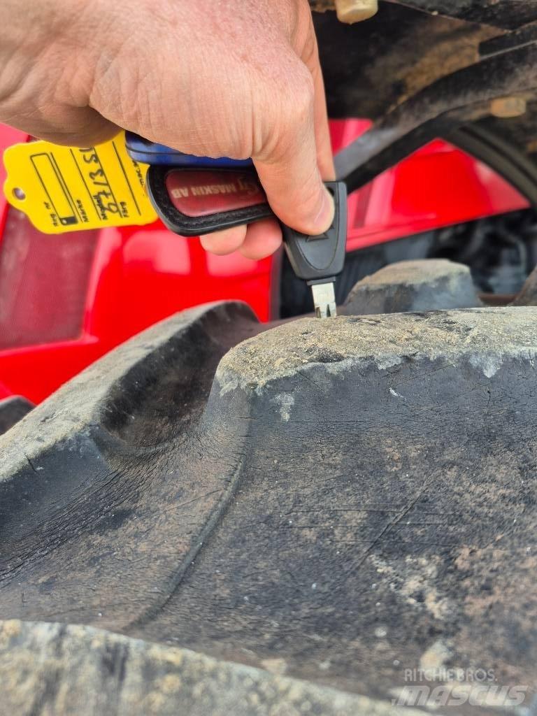 Massey Ferguson 5713 Τρακτέρ