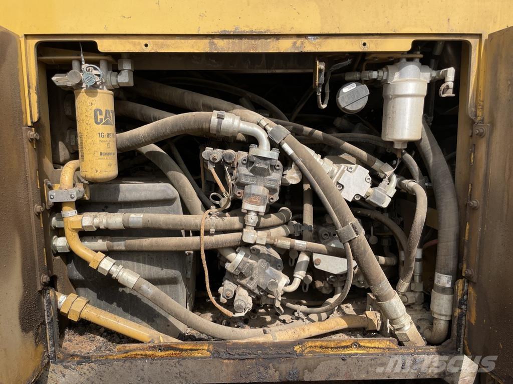 CAT AP555F Επίστρωση ασφάλτου